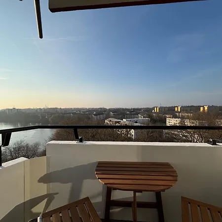 Lakeview Design Apartment *