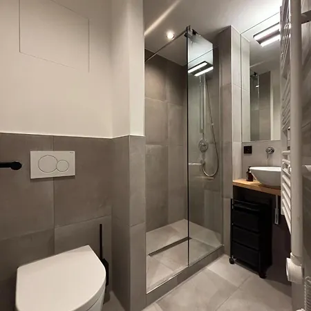 Lakeview Design Apartment